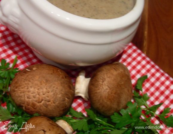 Подаем суп, присыпав зеленым луком или другой зеленью по вкусу. Очень вкусно с крутонами. Приятного аппетита))

