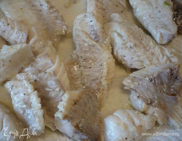 Обжариваем рыбу. 