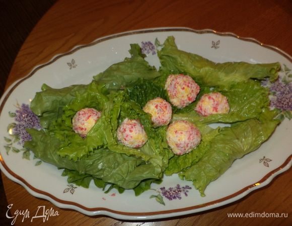 складываем на блюдо,шарики на листики салата как ракушечки и подаем!Очень вкусно! А блюдо оно самое - СССРовское!