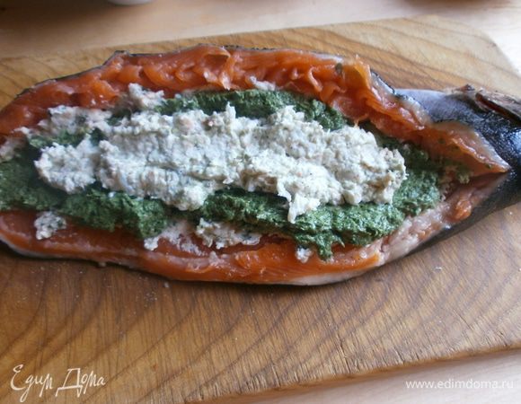 Выкладываем последний слой фарша