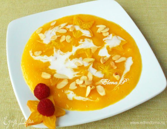  и полить примерно 2 ст.л. кокосового молока. Посыпать  миндалем,  украсить  ломтиком карамболы и несколькими ягодами малины. 