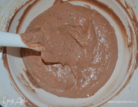 аккуратно перемешиваем силиконовой лопаткой до однородности