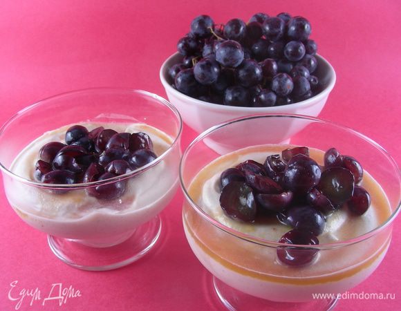 Перед подачей выкладываем на мусс маринованный виноград и немного поливаем сиропом. Приятного аппетита))