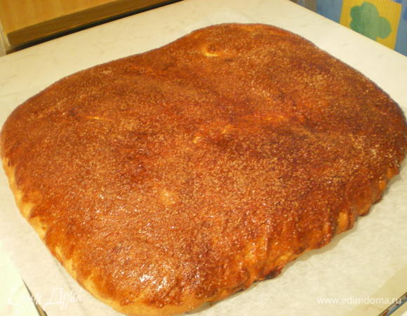 Вот такой получился богатырь -  красивый, ароматный, мягкий, рассыпчатый, на второй день он еще вкуснее. Структура теста очень интересная, оно не похоже на дрожжевое, помню это меня еще в детстве удивляло. 
Приятного вам всем аппетита!