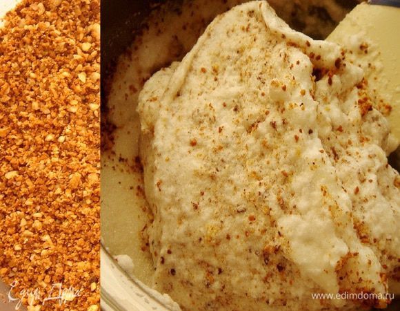 Орехи подсушить в духовке и размолоть. Белки аккуратно взбить в крепкую пену, смешать с сахаром и орехами.