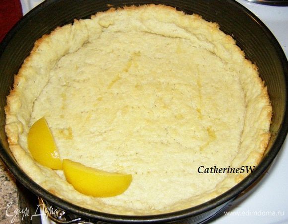 Выпекаем тесто в разогретой до 180 градусов духовке до легкого колера. У меня на выпечку ушло около 25 минут.