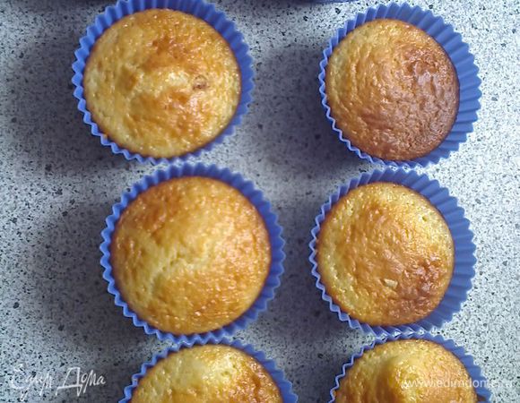 Даем им остыть затем  вынимаем из форм.