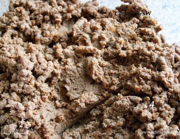 Пропустим печень на два раза через мясорубку