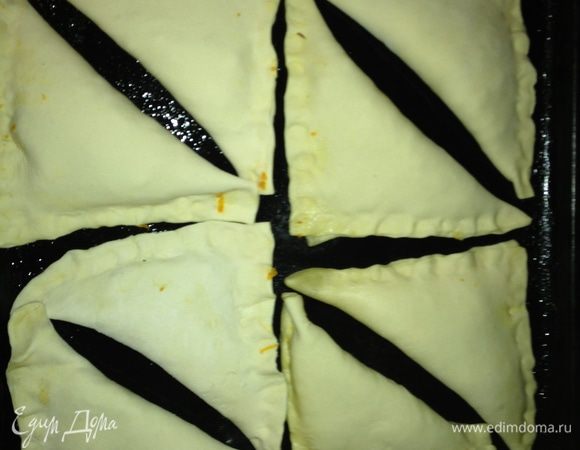 Выпекать в предворительно разогретой до 200С духовке - 15 мин.