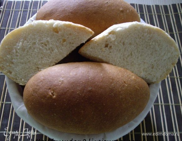 Замесить тесто месить 20 мин. 
Оставить на брожение 1.5-2 часа.,при 30С
Расстойки: предварительная 12 мин.Сформировать булочки и окончательная расстойка на листе 25 мин. Печь 13-19 мин при 200 - 260 С  с паром.