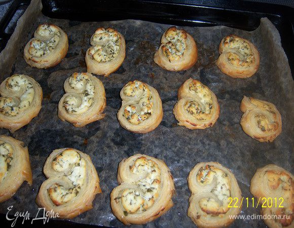 ....далее выпекать в разогретой до 220 г духовке до золотистого цвета.