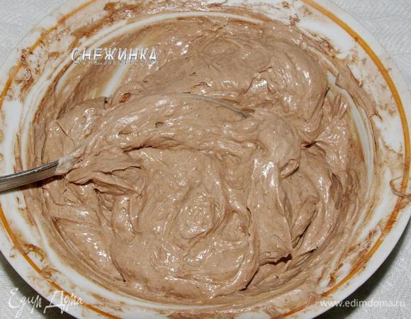 Просеиваем в крем какао, хорошенько вымешиваем.