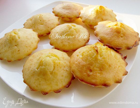 Вот такие булочки получаются с разрыхлителем из силиконовых форм.У них нет дырки внутри, но они очень вкусные, нейтральные.