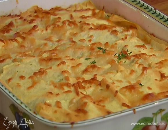 Выпекать лазанью в разогретой духовке 30 минут, затем посыпать оставшимися листьями тимьяна.