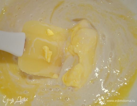 ..и мягкое сливочное масло, все растираем