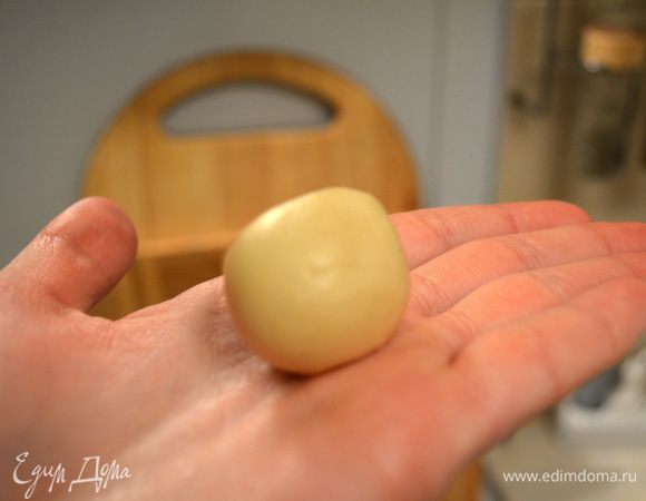 отрываем шарик с грецкий орех 