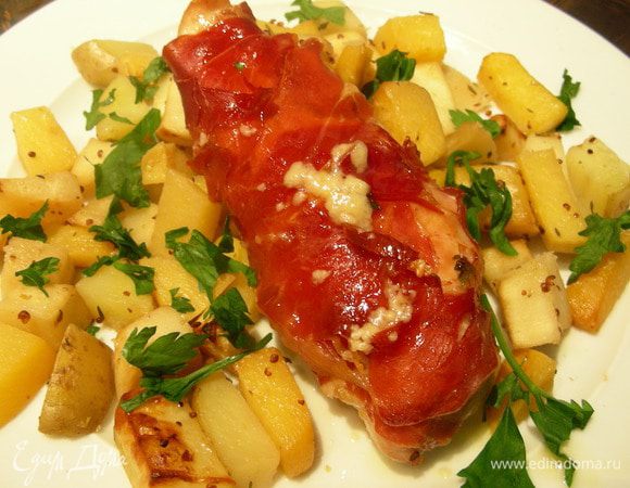 Подаем курочку с гарниром по вкусу, например, с картофельным пюре или различными овощами. Приятного аппетита))
