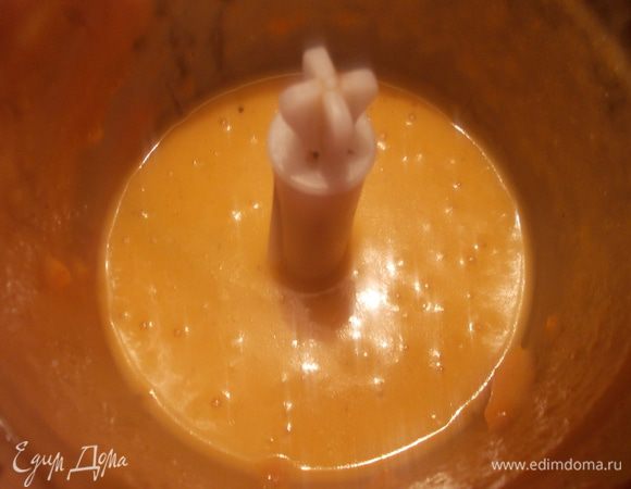 Когда немного остынет, взбить в блендере до  кремообразного состояния.