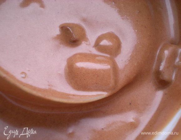 В тесто добавляем кусочки шоколада. 