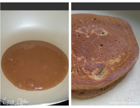 В сковороде разогреваем растительное масло и обжариваем в разогретом масле оладушки. Как только на поверхности оладушка появятся пузырьки, его можно переворачивать на другую сторону.