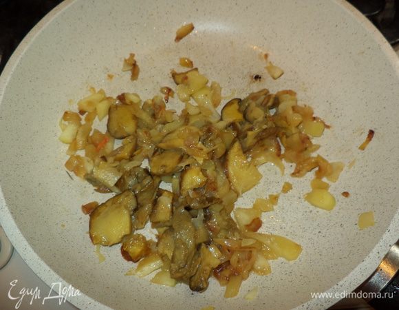 Начинку перемешать,у меня к сожалению морковь отдельно