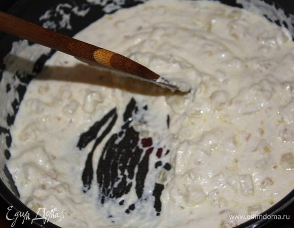 Держим на огне минуты 3-4 до загустения (не даем сливкам закипеть)