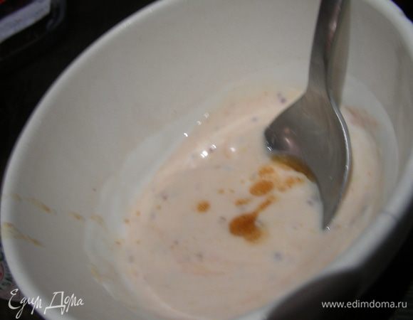 Смешиваем все ингредиенты для заправки.
