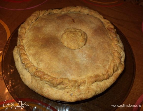 Оставьте его отдохнуть с полчасика!Вот он наш готовый красавец! НО это очень сложный трюк перевернуть его на блюдо,как то однажды в новогодние праздники я очень сильно сожгла руку горячим соком,когда выкладывала на тарелку,поэтому я рекомендую делать это очень осторожно или  готовить сразу в красивой форме если планируете подавать гостям,а для себя нарезать прямо в сковороде! 