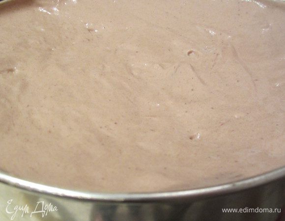 Выравниваем, не трусим, не крутим и ставим в разогретую духовку на 40 минут.