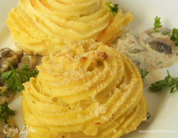 Поставить противень в нагретую до 225°C (с конвекцией до 200°C / газ 4) духовку и запекать в течении 10-15 мин.