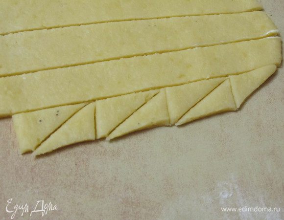 Нарезать на треугольники.