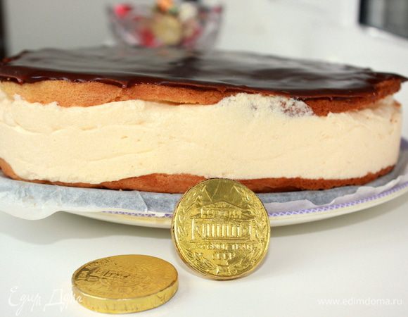 Совет: сбрызните коржи для торта небольшим количеством любого сливочного ликера.