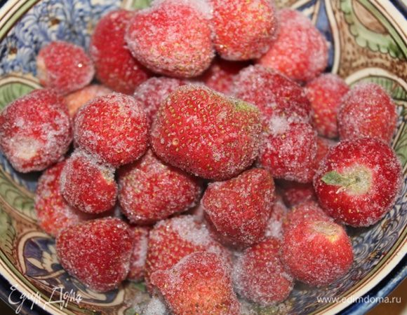 Разморозить клубнику...