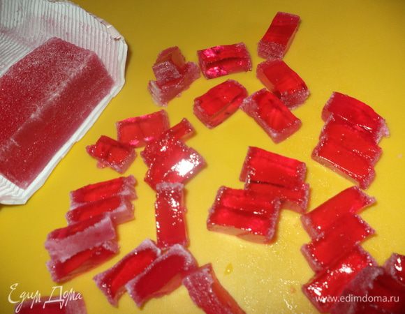 порежем мармелад брусочками