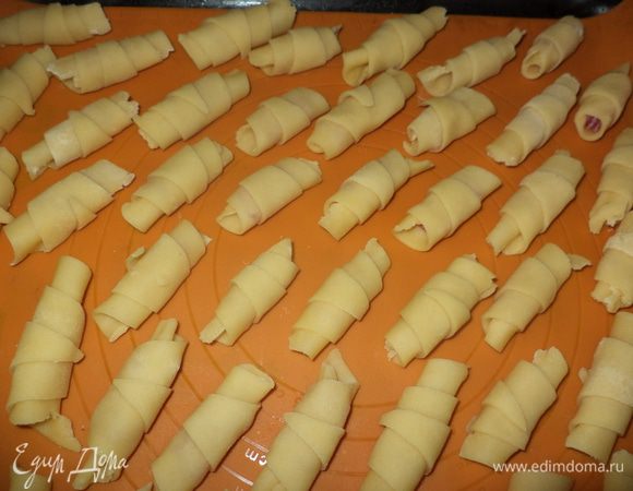 уложить на противень (уместилось тип-топ!)  в духовку 180* минут на 30 до золотистого цвета