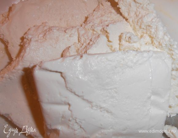 Творог желательно брать с мелкими крупинками (у меня было 4 пачки)