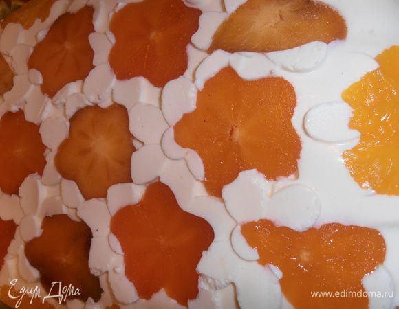 Есть и "ленивый"вариант тортика-фрукты нарезать и перемешать с творогом,но согласитесь,что так намного красивее и праздничнее!