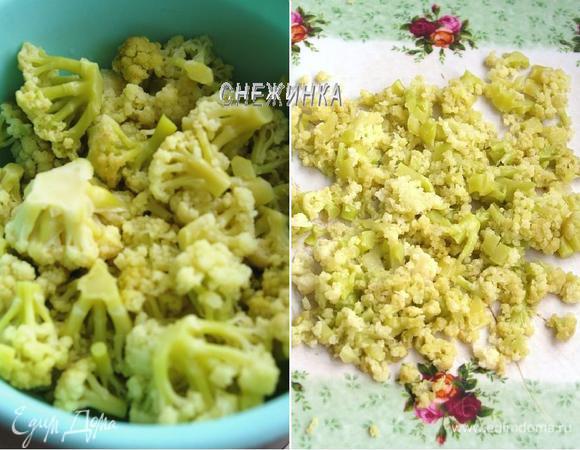 Цветную капусту разбираем на соцветия, моем, варим в течение 10 минут в слегка подсоленной воде. Примерно 1/3 часть капусты мелко шинкуем.
