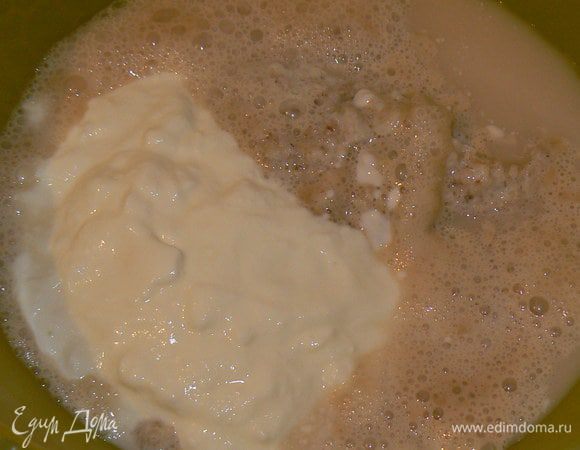  смешать с солью, оставшейся водой и йогуртом