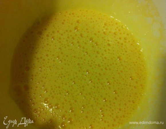 Вот такая консистенция получается у взбитых яиц с сахаром