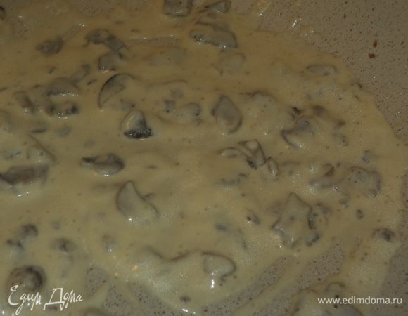 Прогреваем  после распускания еще пару минут, на поверхности должны быть легкие пузырьки - бурно кипеть не должно, посолим, поперчим и при необходимости добавим сахар! Все готово! Я готовила для блинчиков с мясом и грибами!