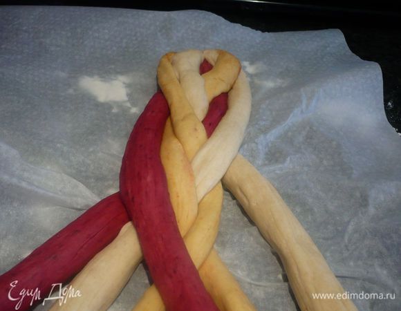 Ориентируемся дальше по картинкам. Признаюсь один раз я ошиблась, но даже ничего не заметила, лишь потом, просматривая фотографии должна была себе в этом признаться. Предлагаю даже записывать ходы в процессе, чтобы не запутаться. Вы можете, конечно, свой вариант использовать, так будет интереснее.