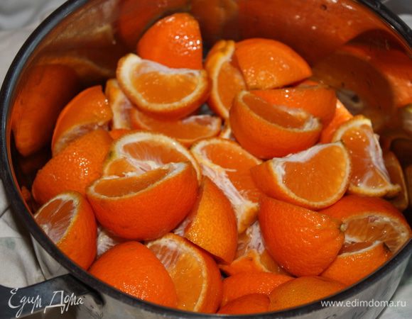 Сложить их в большую кастрюлю.