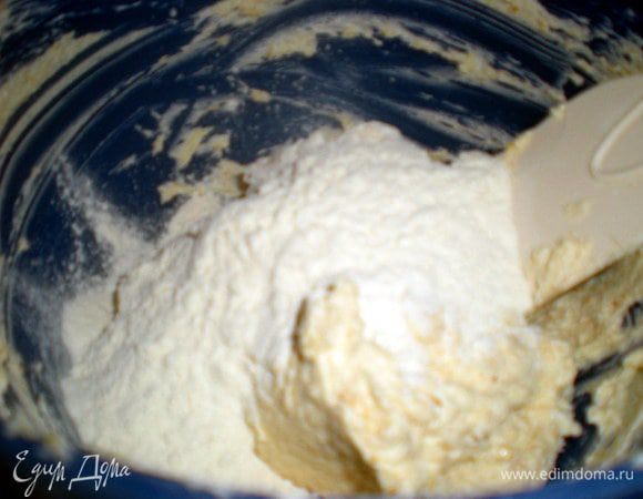 Добавить муку,взбить.