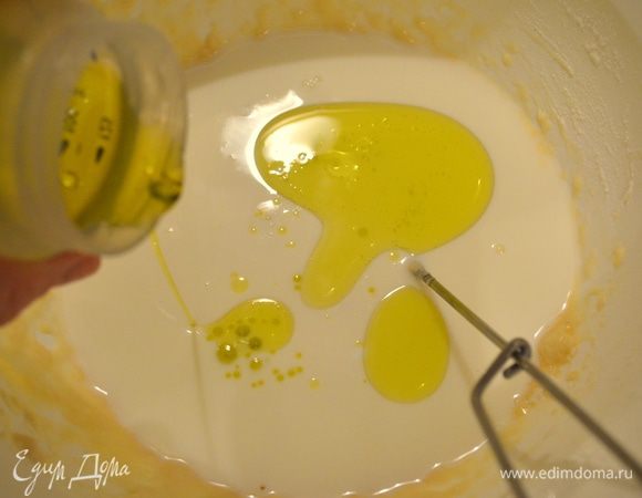 добавляем оливковое масло...все размешиваем как следует