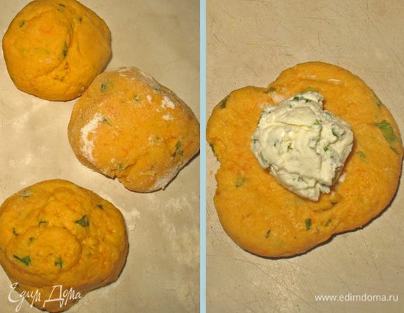 Тесто разделить на 6 равных частей. Сделать небольшую лепешку, на средину положить начинку и скатать в шарик. 

