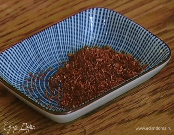 Бадьян, кардамон и гвоздику измельчить в кофемолке или блендере.