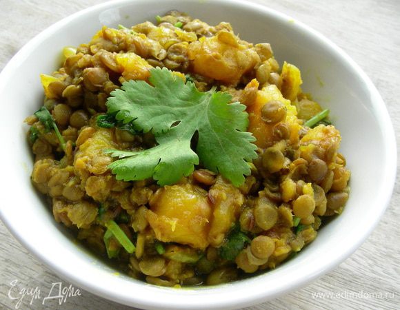 Подаем сразу же. К этому блюду хорошо подойдет рис, хлеб или лепешки, которые вкусно в него макать. Приятного аппетита))
