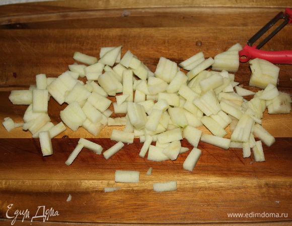 Нарезать такими же небольшими брусочками,как и мясо.