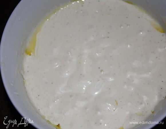 Пробиваем все блендером до однородности. Нет блендера,просто хорошенько вымешайте и слегка взбейте венчиком.